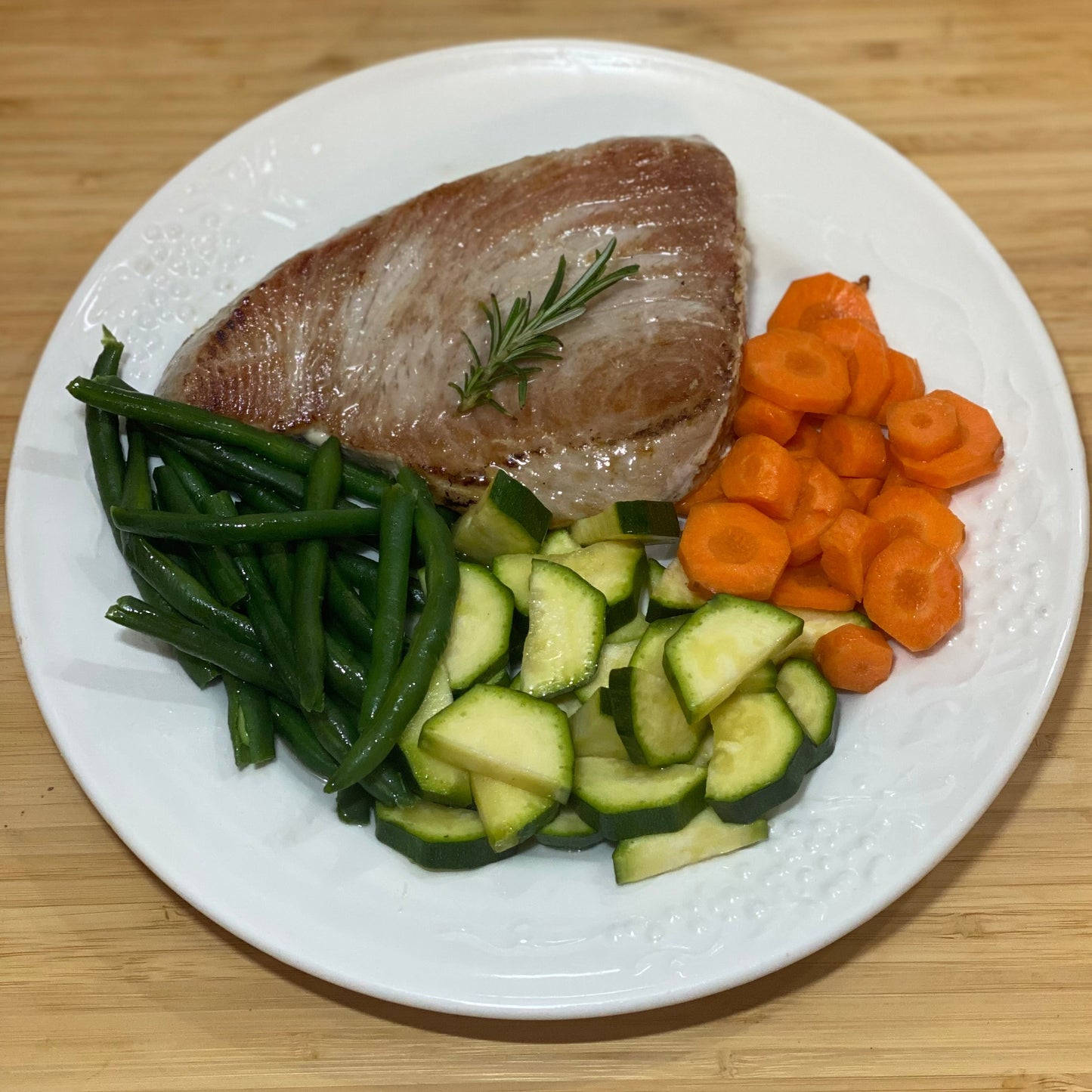 Tonno rosso con verdure al vapore