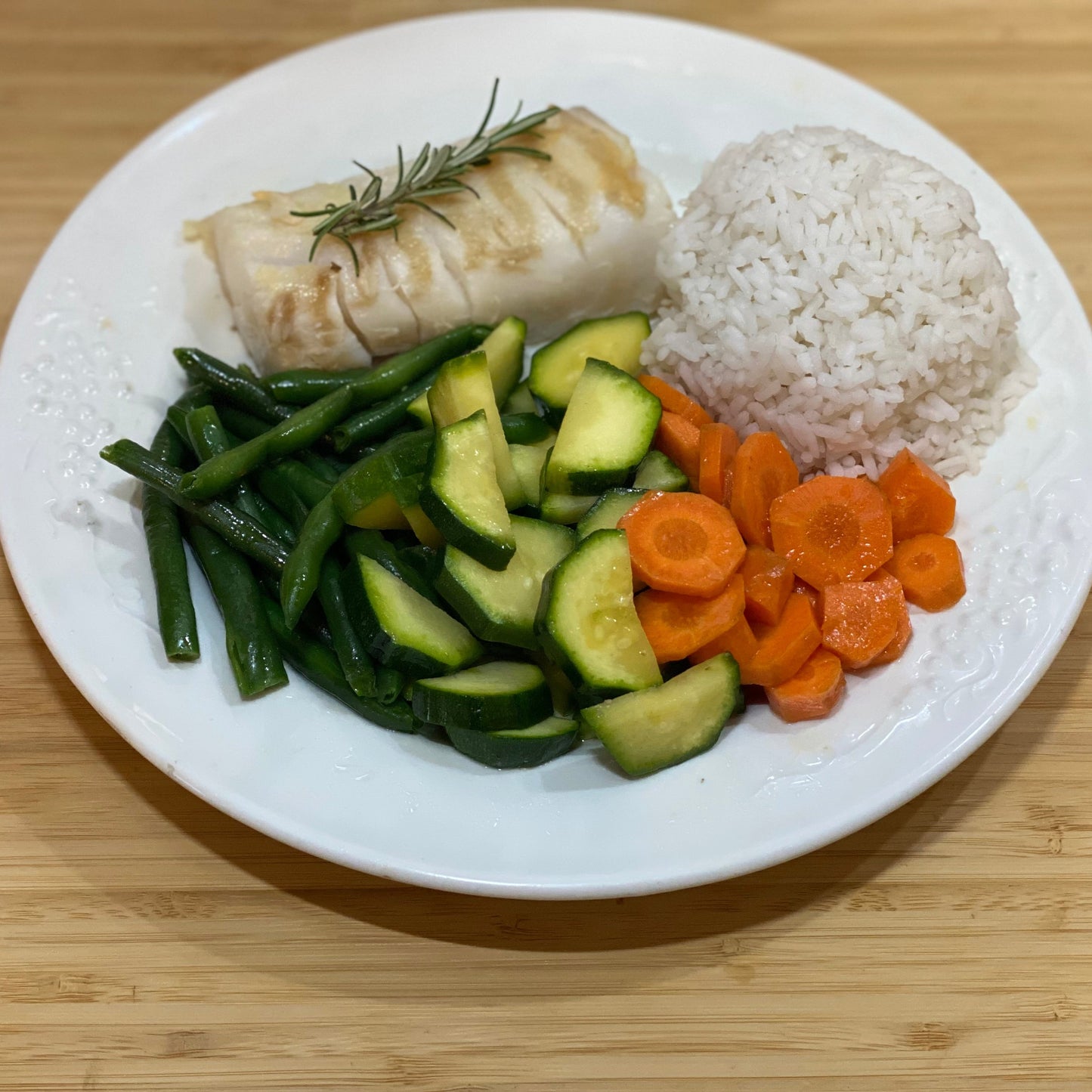 Merluzzo con verdure al vapore e riso basmati