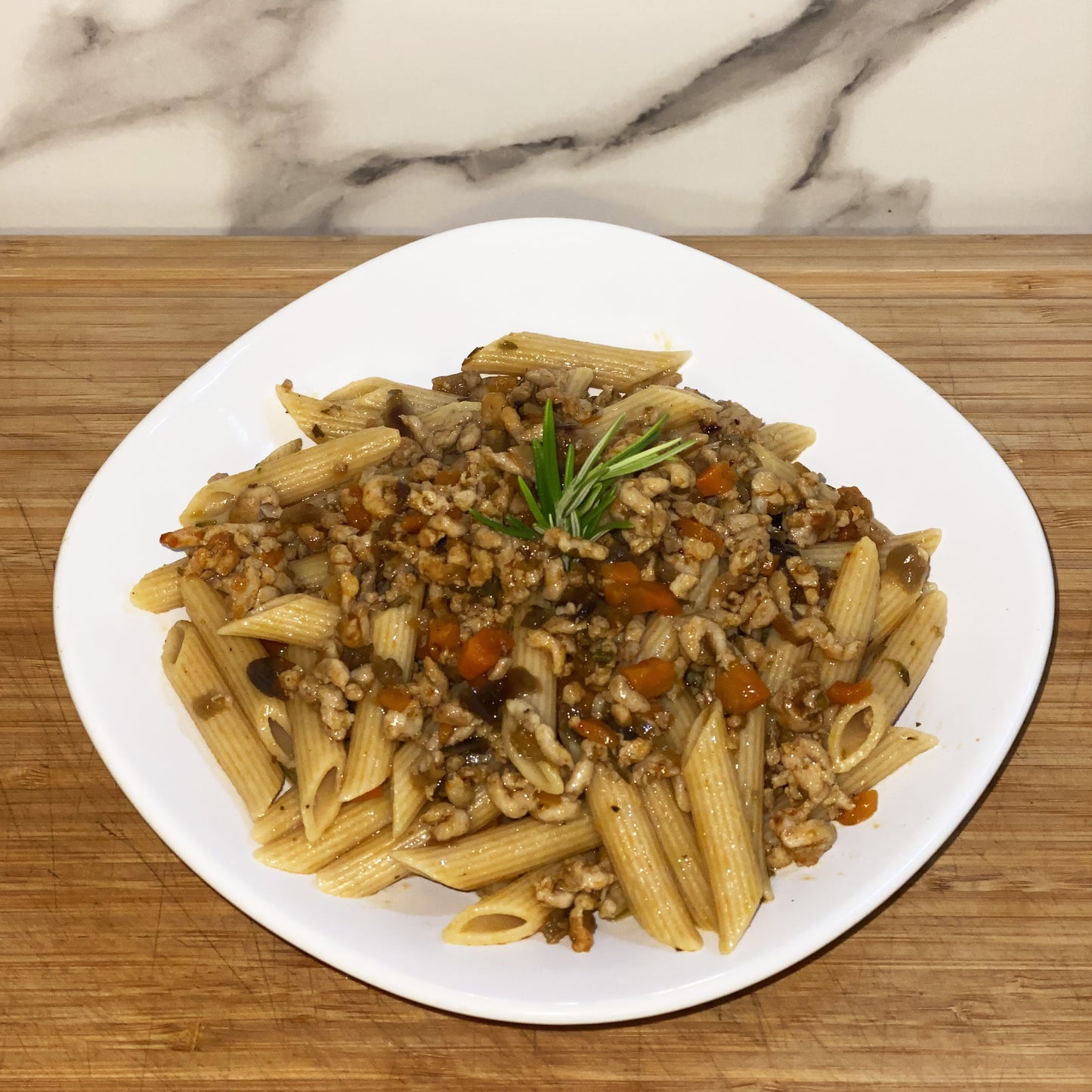 Pasta integrale fresca con ragù di pollo