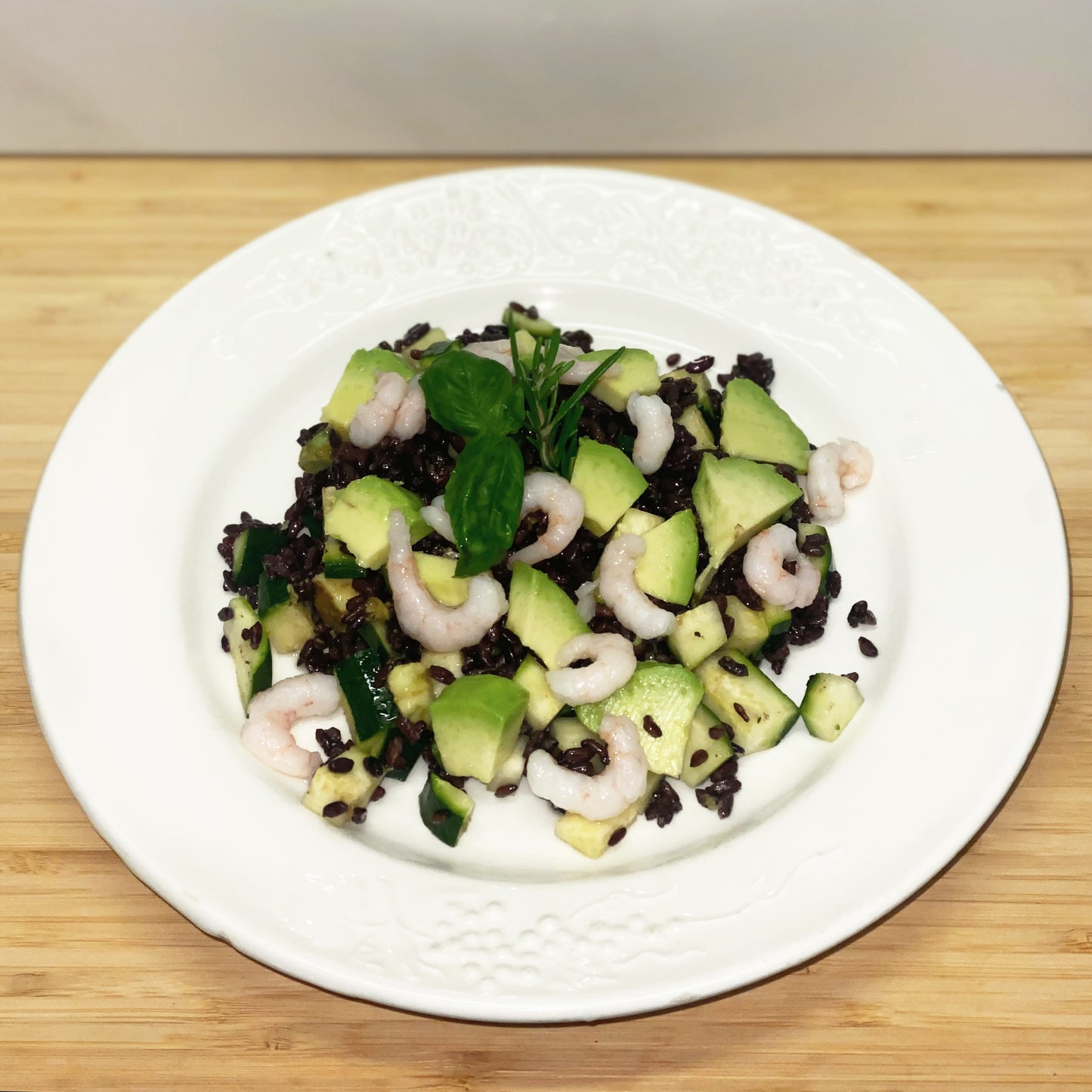 Spadellato Nero Gamberetti con zucchine e avocado